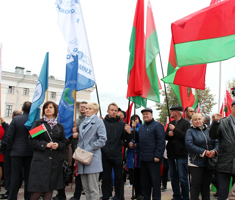 торжественное открытие областной доски Почета и поднятие Государственного флага Республики Беларусь, фото