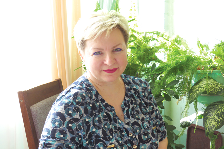 Светлана Кукреш, оператор дистанционного пульта управления цеха горячей вытяжки и текстурирования завода полиэфирной текстильной нити, фото