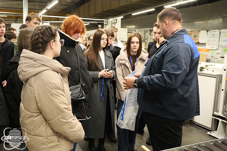 Профориентация учащейся молодёжи продолжается. На днях в гостях у ОАО «СветлогорскХимволокно» побывали юные гомельчане, учащиеся дорожно-строительного колледжа.